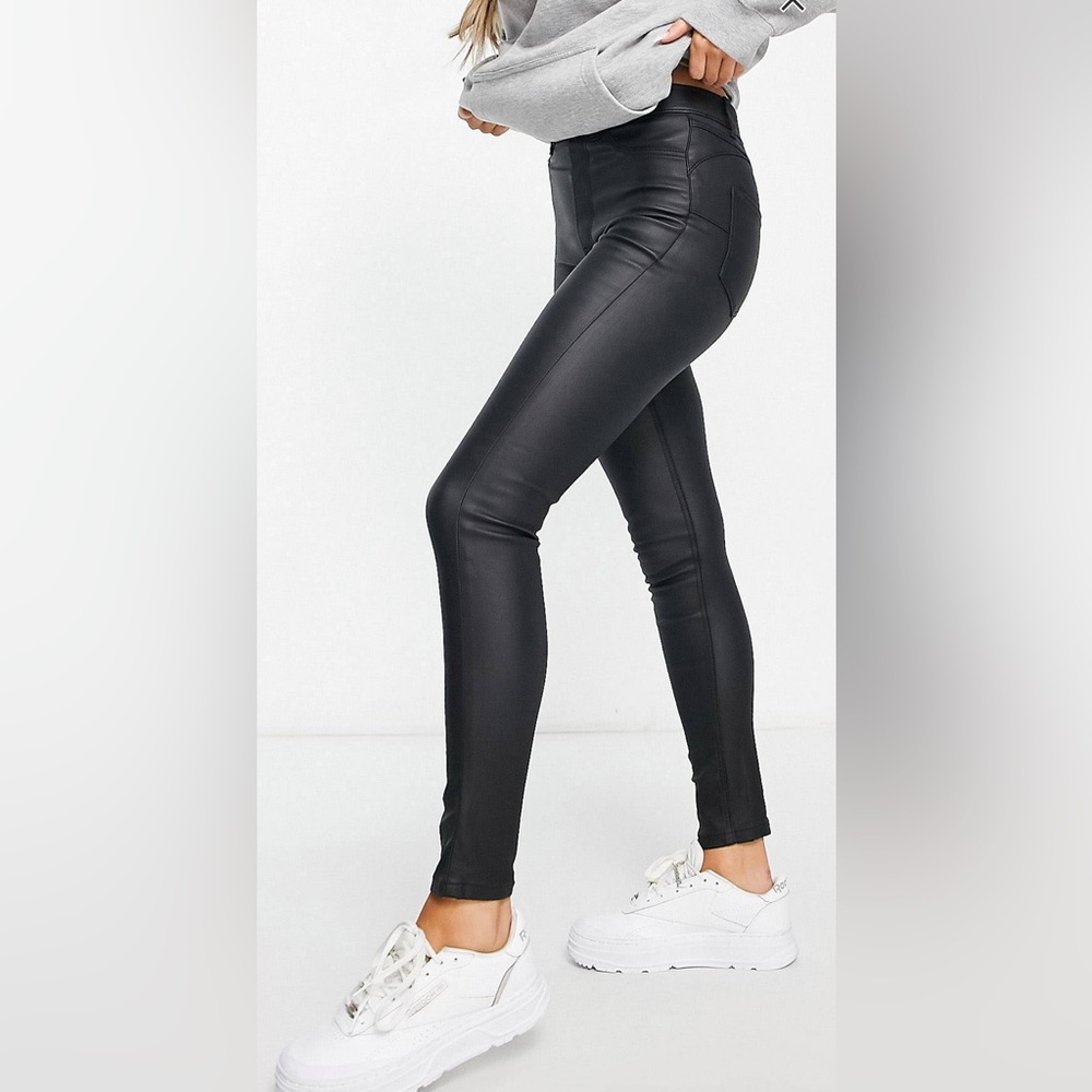 ASOS New Look Coated Skinny Jegging in Black